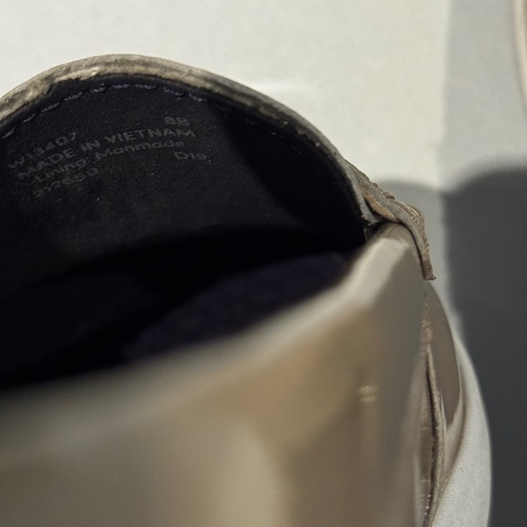 Cole Hann Nude tone patent boat shoes - size 8 - Picture 4 of 4